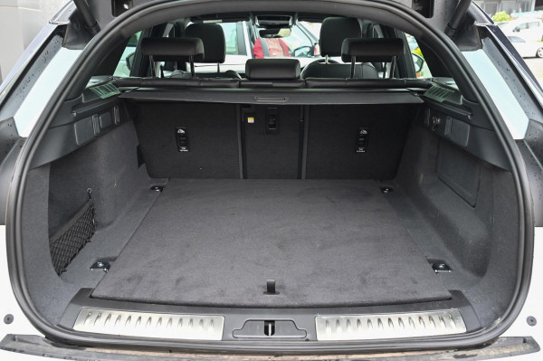 2025 MY26 Land Rover Range Rover Velar L560 P250 Dynamic SE SUV image 9