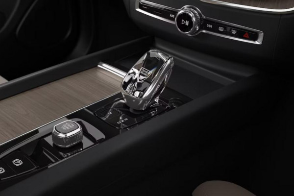 2025 MY26 Volvo XC60 UZ Plus T8 Plug-in Hybrid Dark SUV Image 6