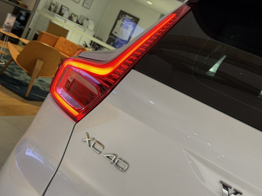 2024 Volvo XC40 XZ Ultimate B4 Bright SUV Image 9