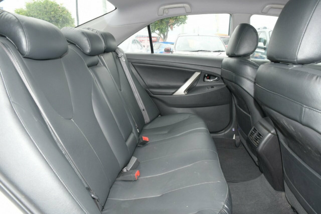 2011 Toyota Camry Hybrid Luxury 16 of 19