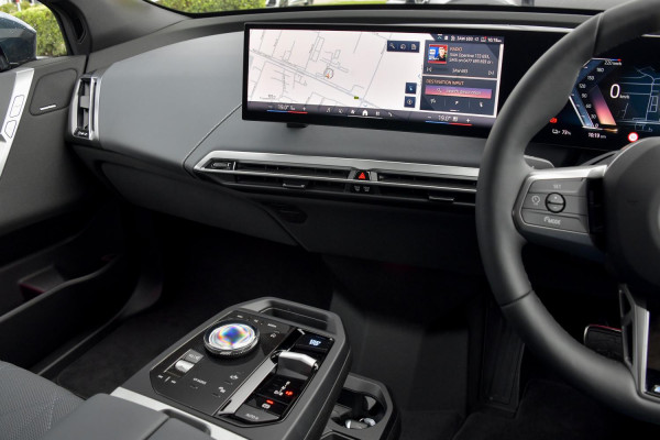 2026 BMW iX I20 xDrive45 M Sport SUV image 7