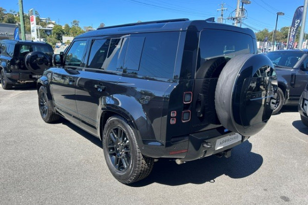 2025 MY26 Land Rover Defender L663 110 D350 X-Dynamic SE SUV Image 4