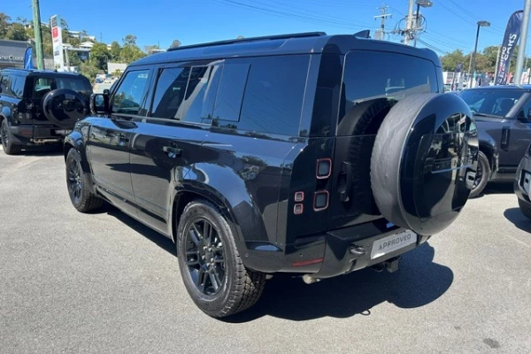 2025 MY26 Land Rover Defender L663 110 D350 X-Dynamic SE SUV Image 4