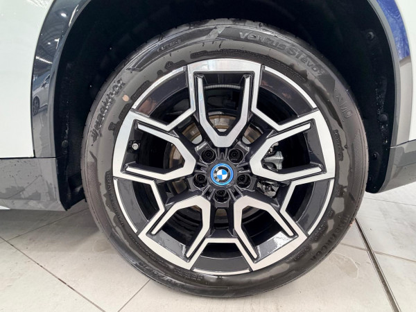 2024 BMW iX1 U11 xDrive30 M Sport SUV image 8