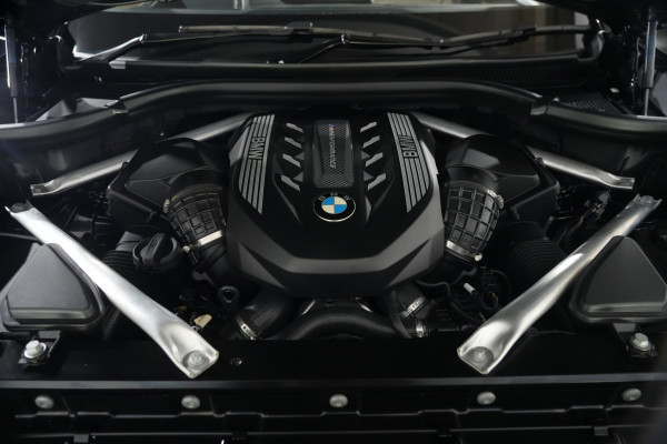 2022 BMW X5 M50i SUV