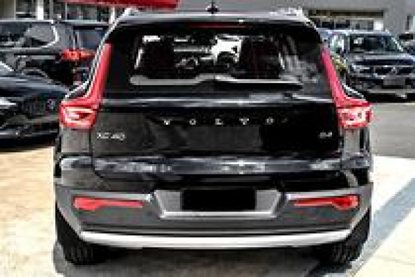 2025 Volvo XC40 XZ Plus B4 SUV Image 4