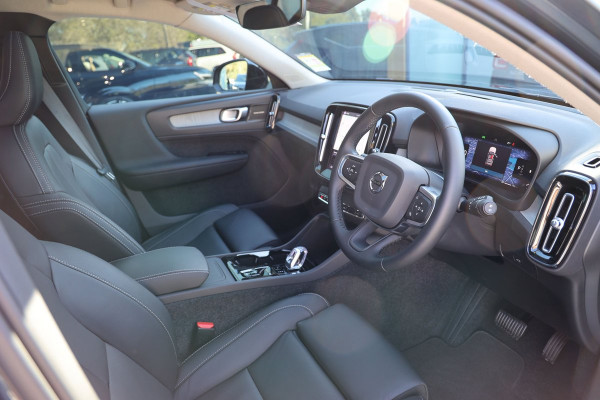 2026 Volvo XC40 XZ Ultra B4 Dark SUV Image 8