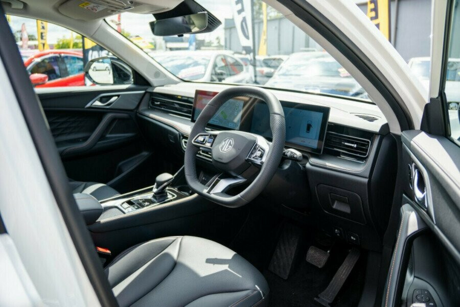 2024 MY24.5 MG HS AS33 Essence SUV Image 12