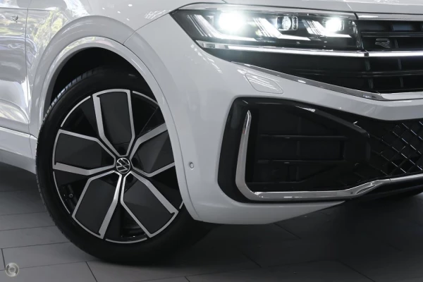 2025 Volkswagen Touareg RC 210TDI R-Line SUV Image 2