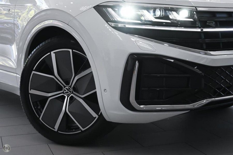 2025 Volkswagen Touareg RC 210TDI R-Line SUV Image 2