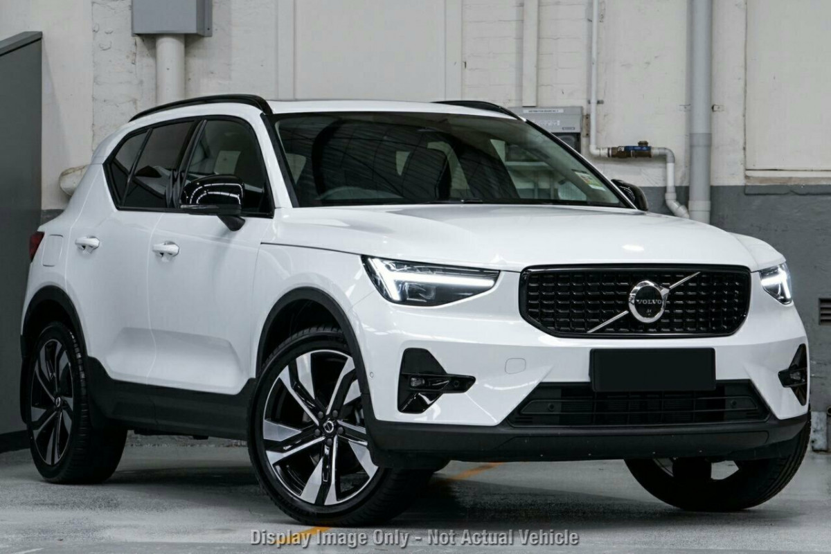 2026 Volvo XC40 XZ Ultra B4 Dark SUV