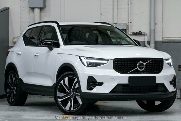 2026 Volvo XC40 XZ Ultra B4 Dark SUV