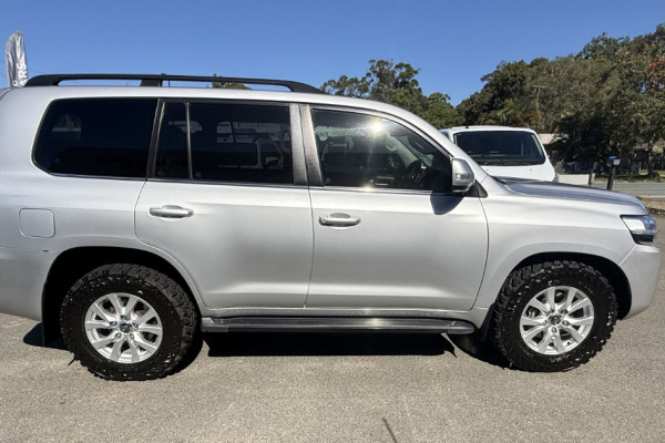 2019 Toyota LandCruiser VDJ200R VX SUV Image 10