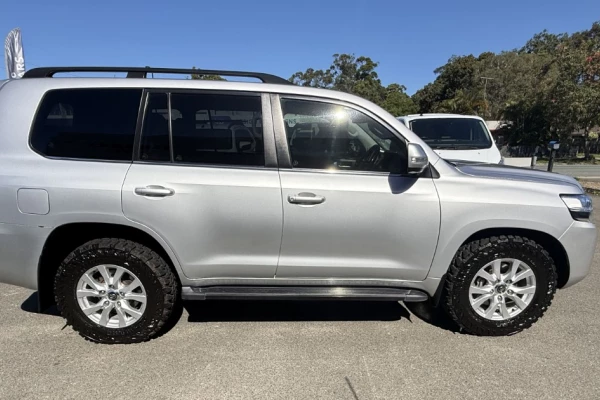 2019 Toyota LandCruiser VDJ200R VX SUV Image 10