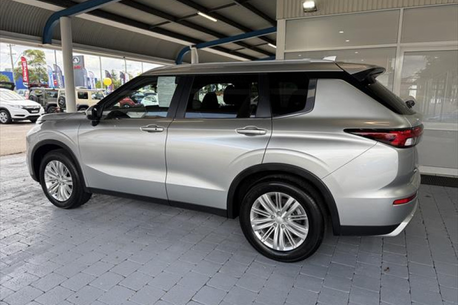2023 MY24 Mitsubishi Outlander ZM LS SUV Image 9
