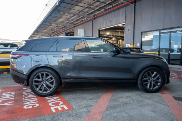 2026 Land Rover Range Rover Velar L560 P250 Dynamic SE SUV image 3