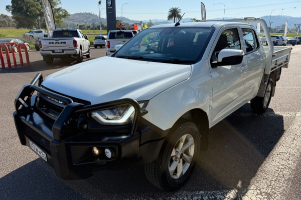 2023 Isuzu D-MAX RG LS-M Cab Chassis Image 5