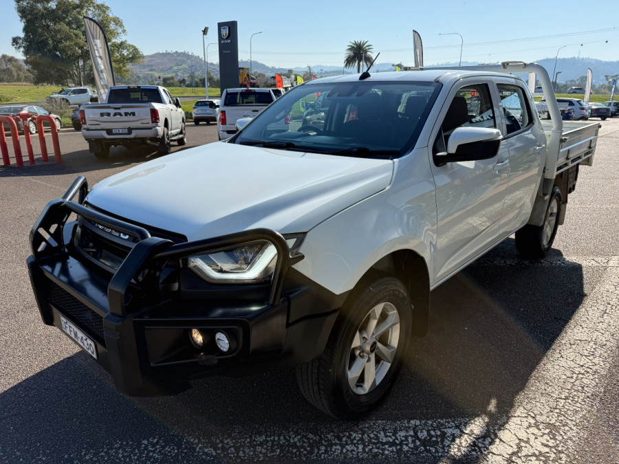 2023 Isuzu D-MAX RG LS-M Cab Chassis Image 5