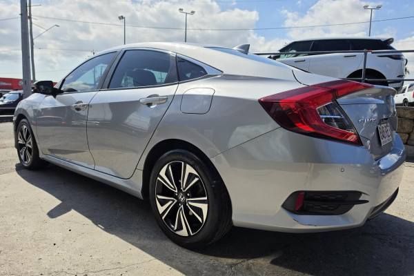 2016 Honda Civic 10th Gen VTi-LX Sedan Image 9