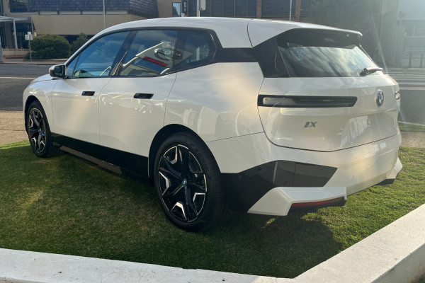 2022 BMW I20-    IX   I20 I20 xDrive40 Sport SUV Image 5