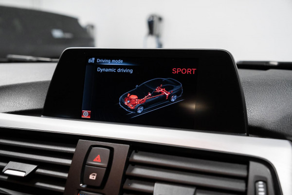 2015 BMW 3 Series F30 316i Sport Line Sedan image 13
