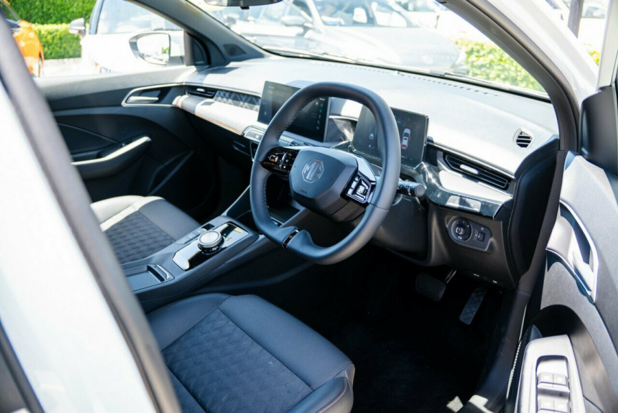 2024 MY24.5 MG MG3 ZP22 Essence Hybrid+ Hatch Image 17