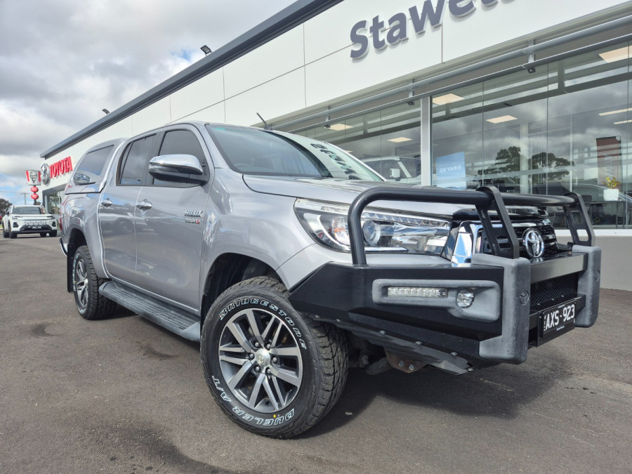 2018 Toyota HiLux  SR5 Double Cab Pick Up Image 1