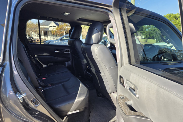 2022 Toyota LandCruiser FJA300R GR Sport SUV Image 10