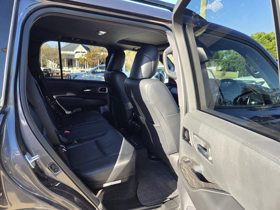 2022 Toyota LandCruiser FJA300R GR Sport SUV Image 10