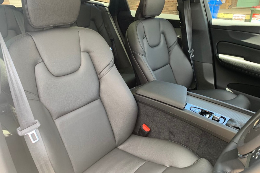 2020 Volvo XC60 UZ D4 Momentum Suv Image 14