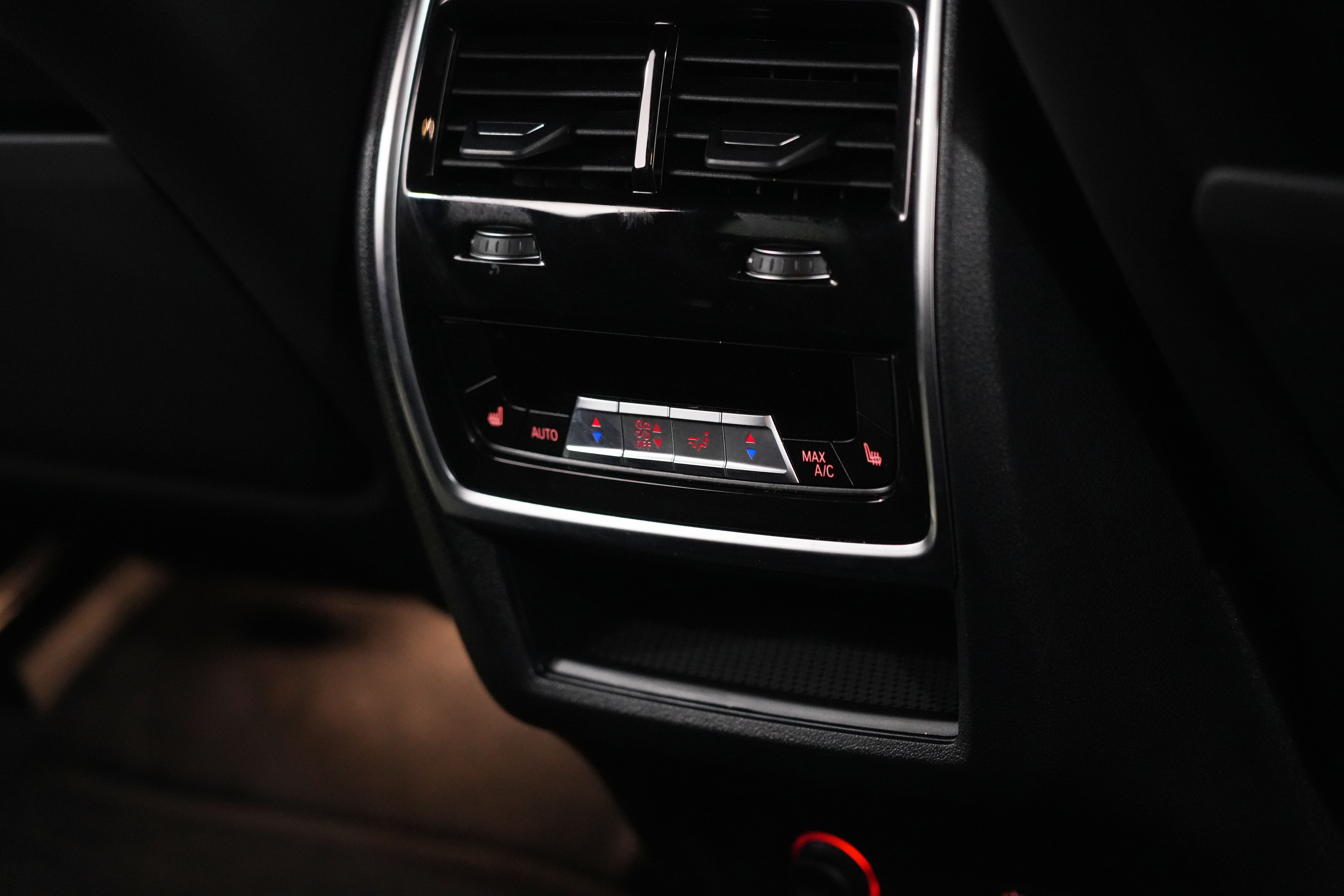 2023 BMW XM V8 Hybrid SUV Image 36