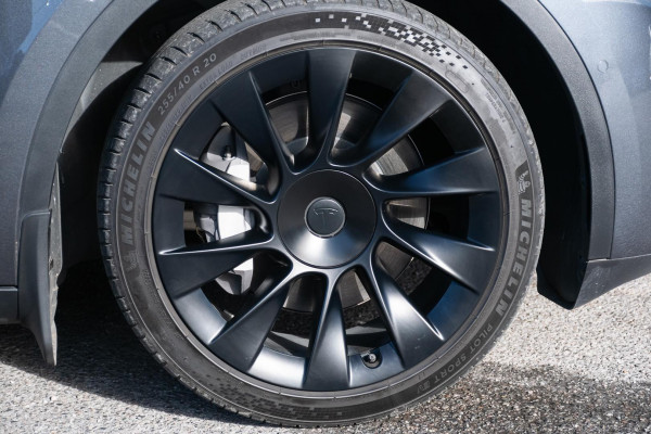 2022 Tesla Model Y  Rear-Wheel Drive SUV image 24