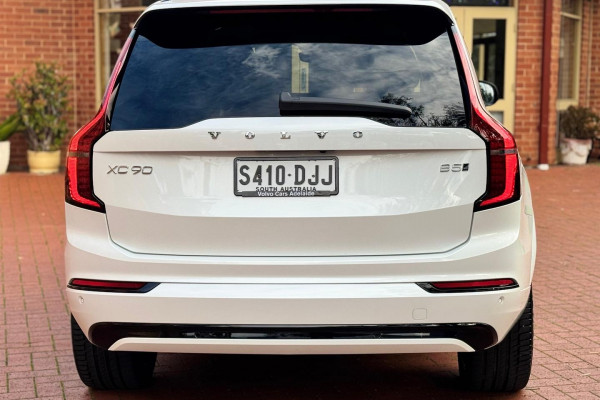 2026 Volvo XC90 L Series Ultra B5 Dark SUV Image 4