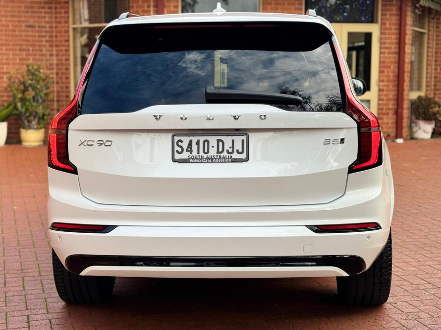 2026 Volvo XC90 L Series Ultra B5 Dark SUV Image 4