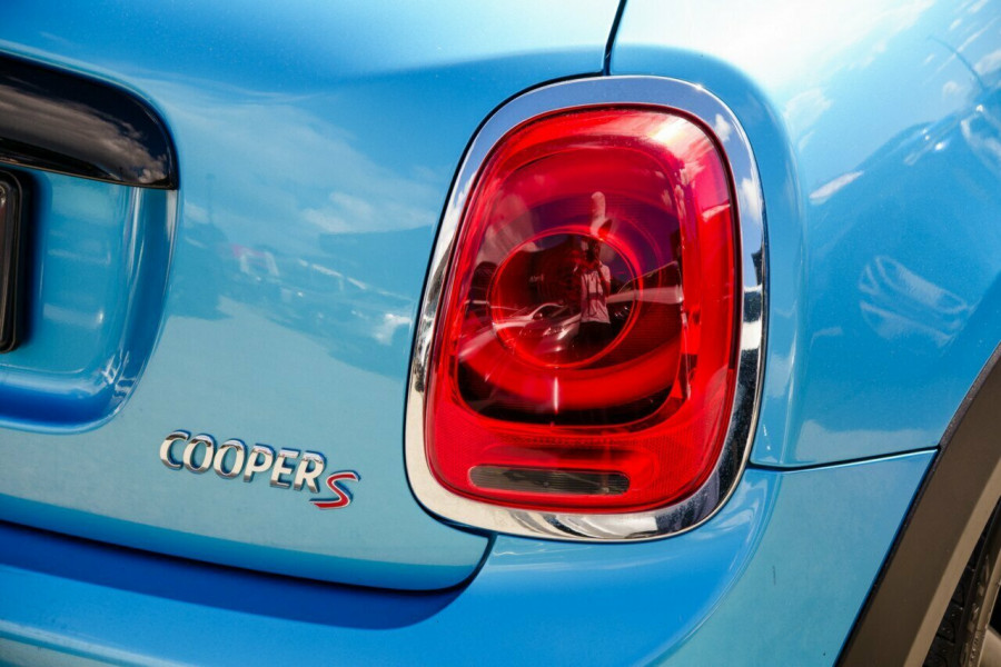 2016 MINI Cooper F55 Cooper S Hatch Image 7