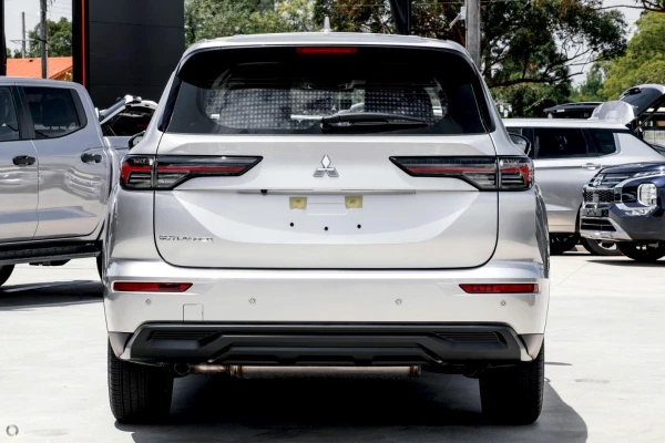2025 Mitsubishi Outlander ZM ES SUV Image 3