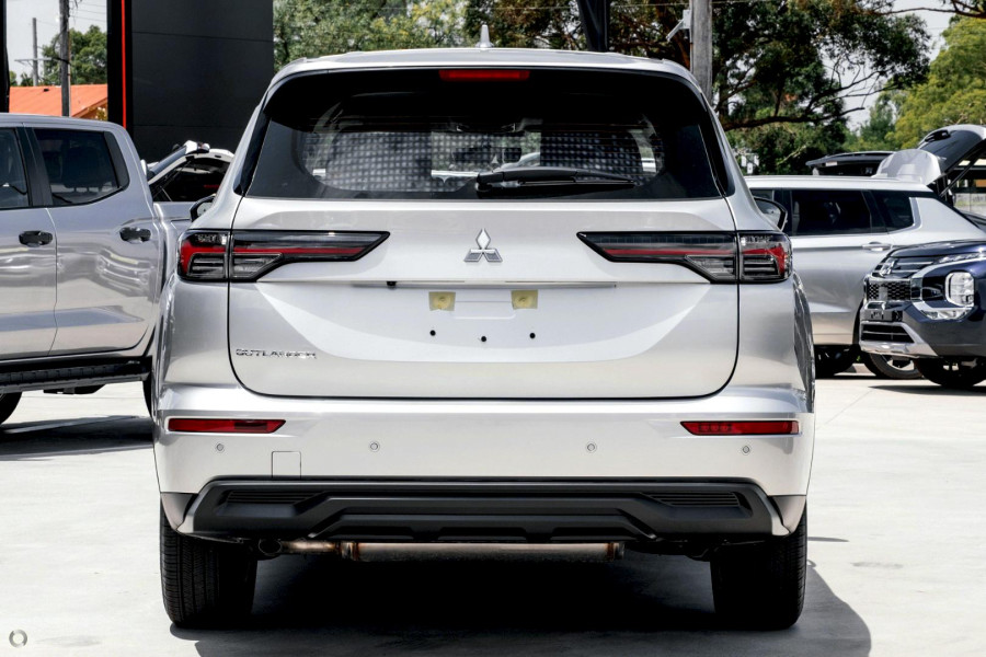 2025 Mitsubishi Outlander ZM ES SUV Image 3