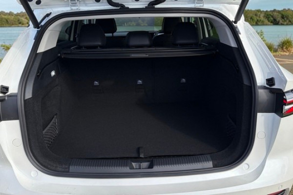 2025 MG HS AS33P Super Hybrid Essence SUV Image 5