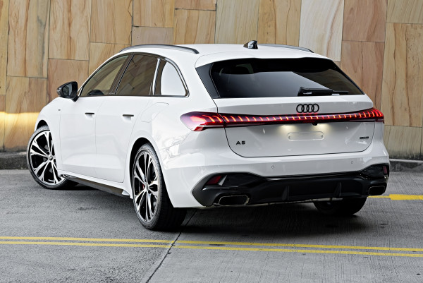 2025 Audi A5 B10 e-hybrid S-Line Wagon image 2
