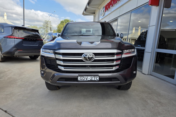 2023 MY24 Toyota LandCruiser FJA300R Sahara SUV Image 2
