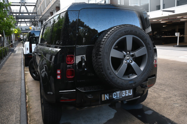 2025 MY25.5 Land Rover Defender L663 110 D350 X-Dynamic SE SUV image 5