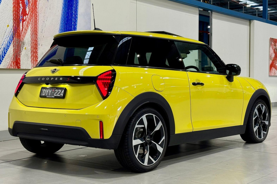 2025 MINI Cooper F65 S Favoured Hatch