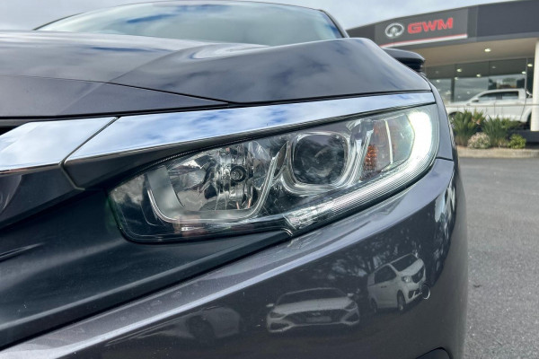 2018 Honda Civic 10th Gen VTi-L Sedan Image 3
