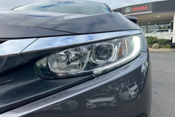 2018 Honda Civic 10th Gen VTi-L Sedan Image 3