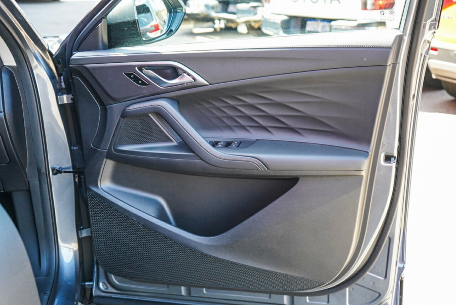 2024 MY24.5 MG HS AS33 Vibe SUV Image 17