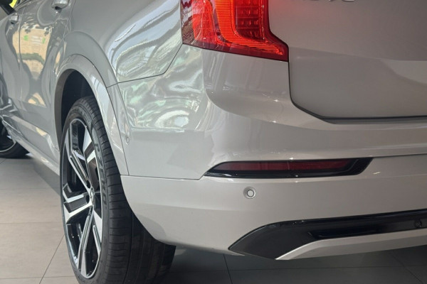 2024 Volvo XC90 L Series Recharge Ultimate T8 Plug-In Hybrid SUV Image 4
