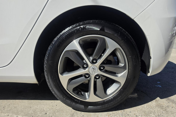 2015 MY16 Hyundai i30 GD3 Series II Active X Hatch Image 18