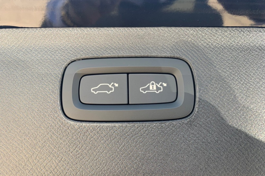 2020 Volvo XC90 L Series D5 R-Design Suv Image 19