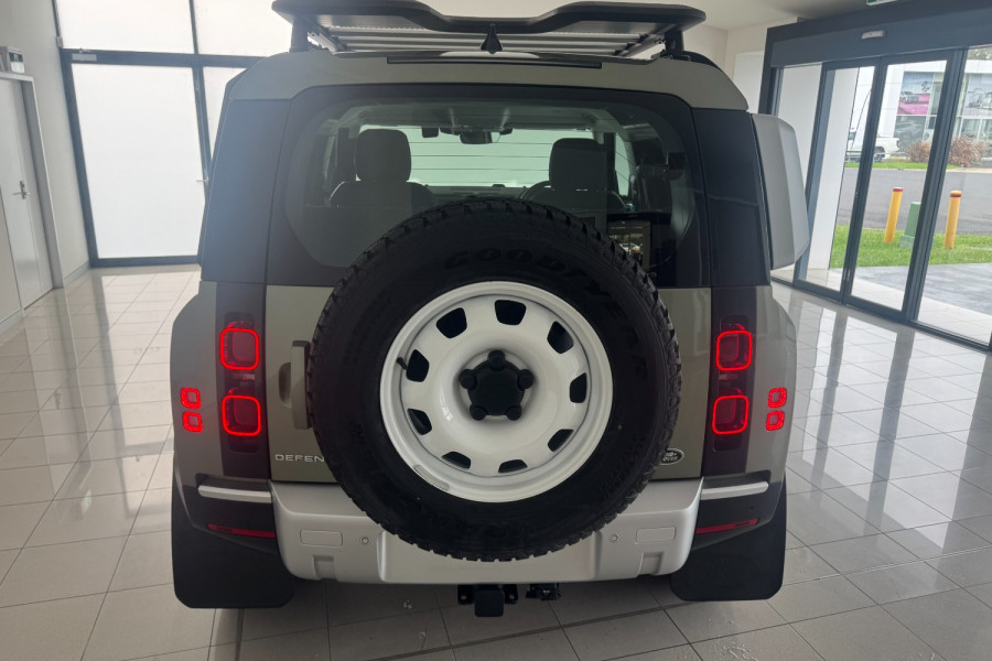 2022 MY23 Land Rover Defender L663 90 P300 S SUV Image 8
