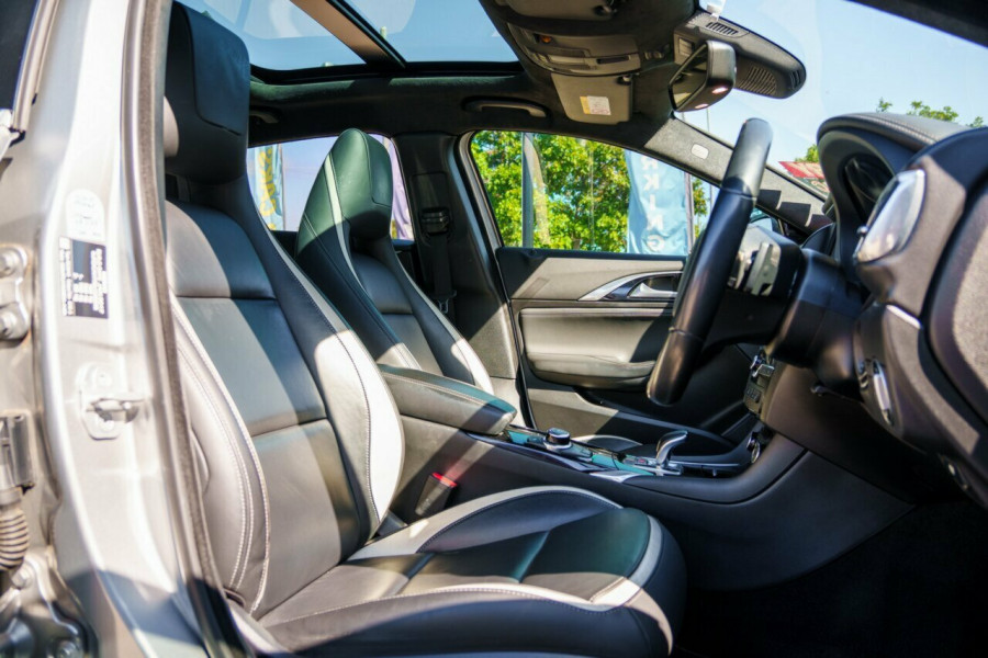 2017 Infiniti Q30 H15 Sport Premium D-CT Wagon Image 18